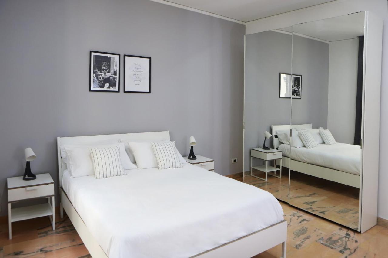 Modern Apartment At Piazza Del Gesu' By Wonderful Italy เนเปิลส์ ภายนอก รูปภาพ