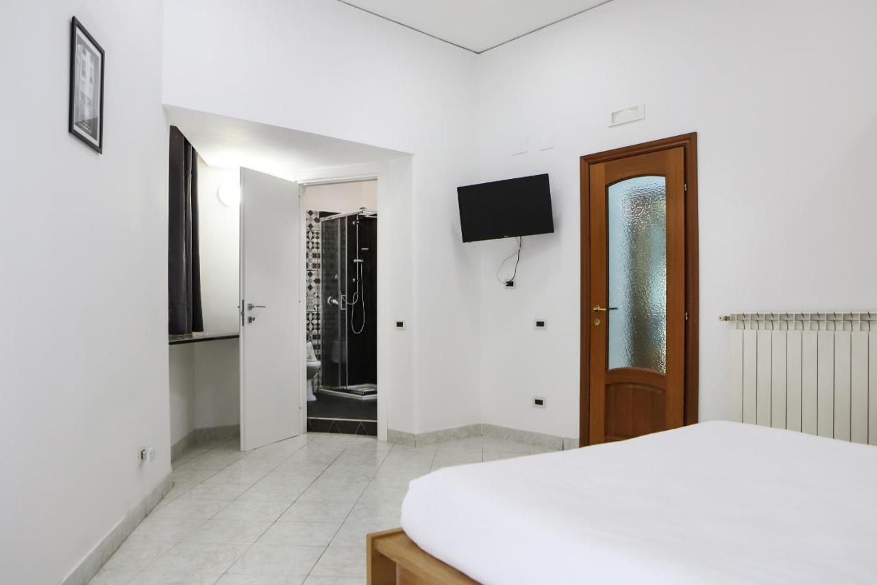 Modern Apartment At Piazza Del Gesu' By Wonderful Italy เนเปิลส์ ภายนอก รูปภาพ